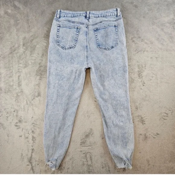 Tinsletown Jeans Womens Juniors 13 Hi-Rise Destructed Mom Light Wash Tapered - Picture 2 of 3